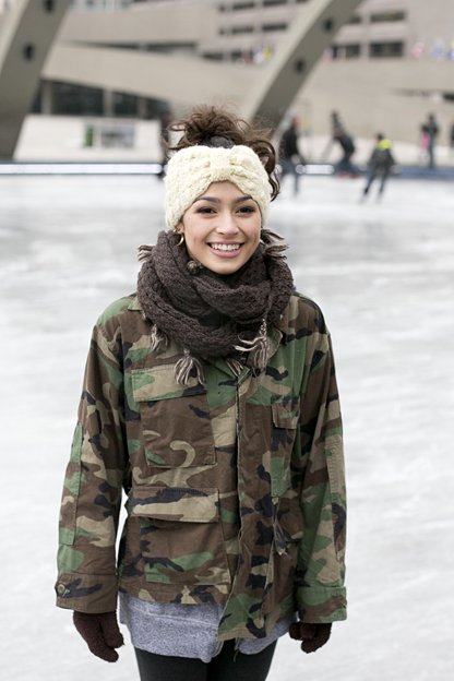dec12-Toronto-Street-Style-Nathan-Phillips-Square-Ice-Skaters-03